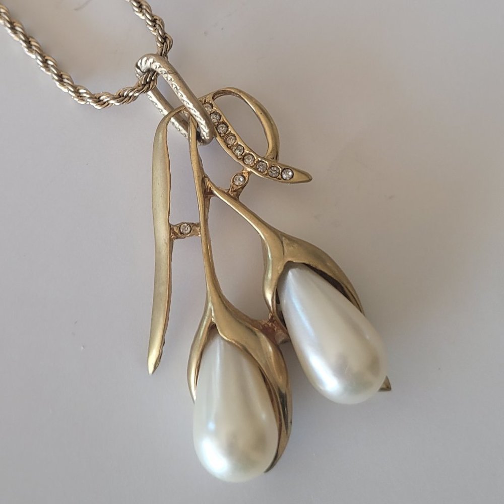 Vintage Art Deco Gold Tone Art Deco Faux Pearl Leaves Rope Necklace